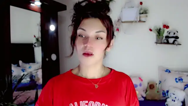 NathalialLooes online show from June 29, 2026, 10:21 pm