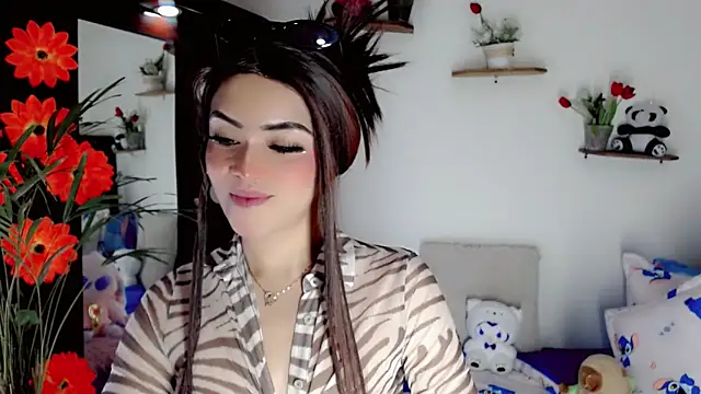 NathalialLooes online show from July 1, 2026, 10:09 pm