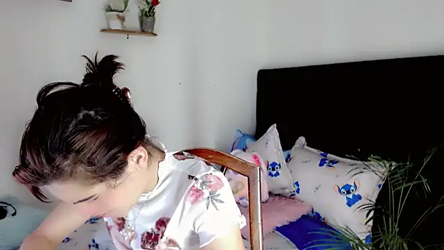 NathalialLooes online show from July 8, 2026, 5:34 am