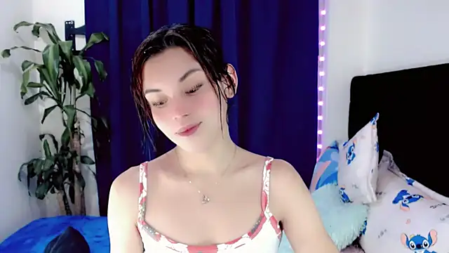 NathalialLooes online show from July 12, 2026, 9:50 pm