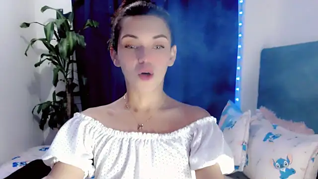 NathalialLooes online show from July 14, 2026, 9:20 pm