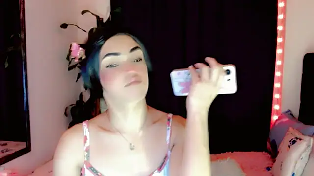 NathalialLooes online show from July 16, 2026, 12:49 am
