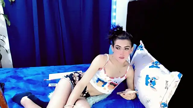 NathalialLooes online show from July 18, 2026, 6:39 am