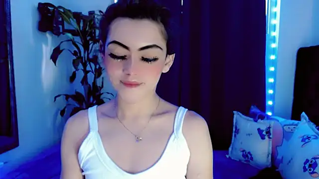 NathalialLooes online show from July 19, 2026, 8:01 pm