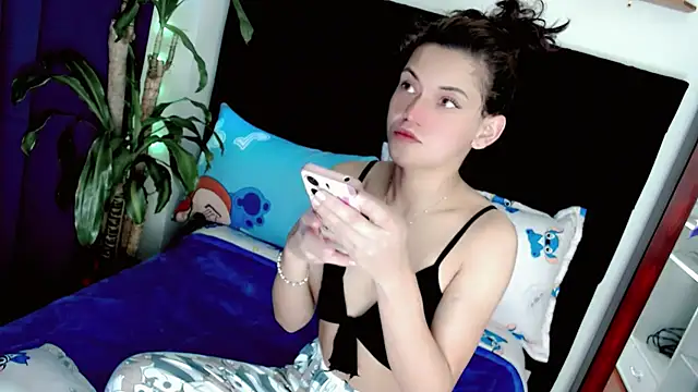 NathalialLooes online show from July 23, 2026, 5:11 pm