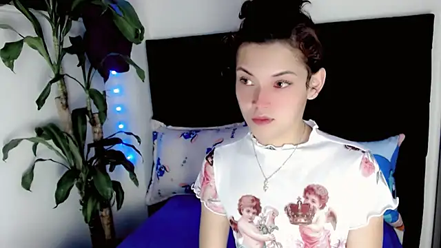 NathalialLooes online show from July 26, 2026, 11:06 am