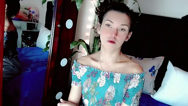 NathalialLooes online show from July 28, 2026, 2:07 am
