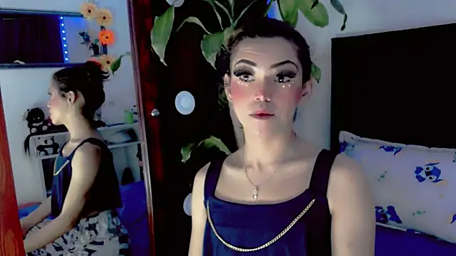 NathalialLooes online show from July 28, 2026, 8:34 pm