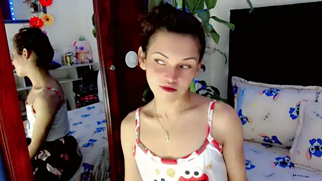 NathalialLooes online show from July 29, 2026, 2:26 pm