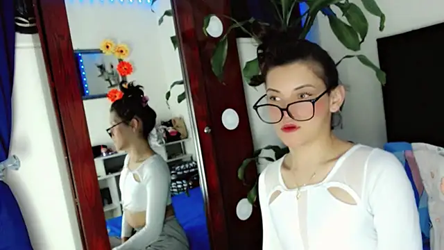 NathalialLooes online show from August 2, 2026, 5:28 am