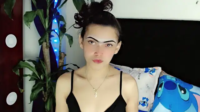 NathalialLooes online show from August 7, 2026, 2:02 am