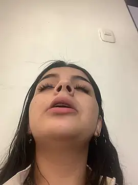 KarelyMitchel online show from May 4, 2026, 1:18 pm