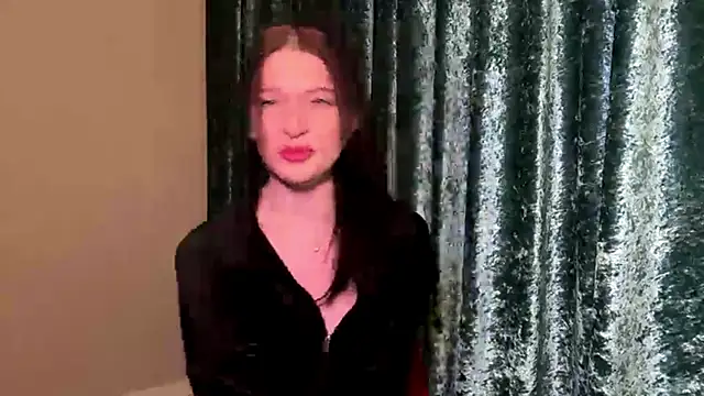 Snapshot of Sarahsolara chatting on March 12, 2026, 4:02 pm Sarahsolara online show from March 12, 2026, 4:02 pm