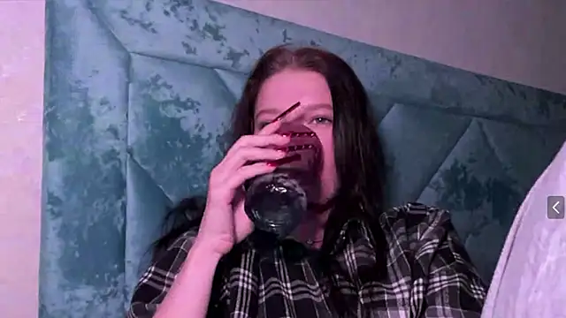 Snapshot of Sarahsolara chatting on March 16, 2026, 4:44 pm Sarahsolara online show from March 16, 2026, 4:44 pm