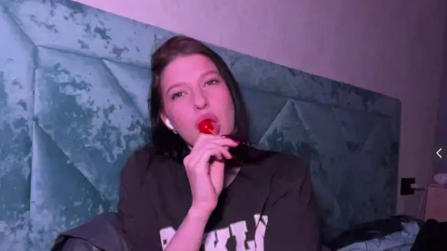 Snapshot of Sarahsolara chatting on March 17, 2026, 3:26 pm Sarahsolara online show from March 17, 2026, 3:26 pm