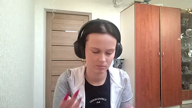 Solareclipsis online show from February 9, 2026, 2:43 pm