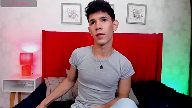 arlequiin  online show from March 19, 2026, 3:32 am