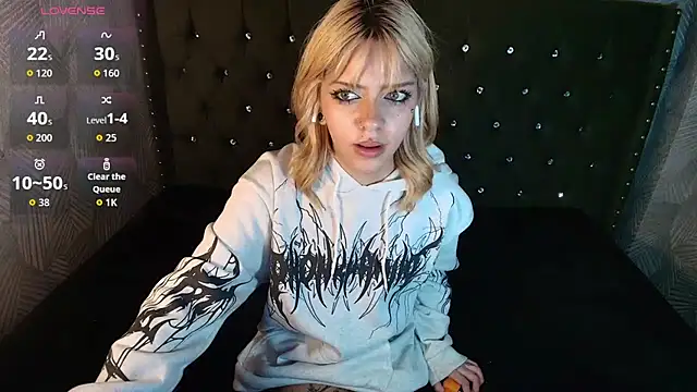 Snapshot of LilytReinolds chatting on March 8, 2026, 4:55 pm LilytReinolds online show from March 8, 2026, 4:55 pm