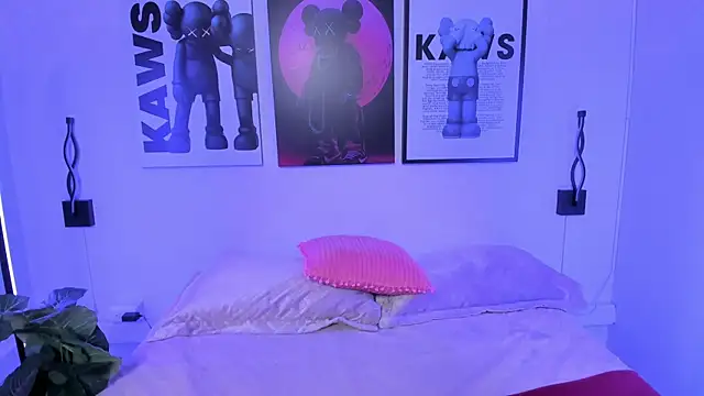 Maddie Rosee online show from March 17, 2026, 3:33 am