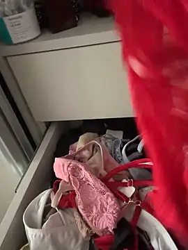 lolaaculaa online show from March 28, 2026, 6:51 pm