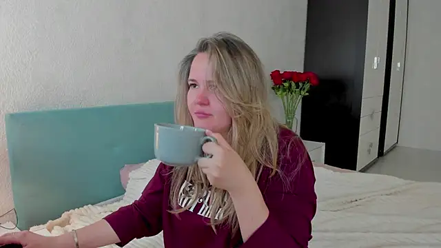 LilyBel online show from May 12, 2026, 1:03 am