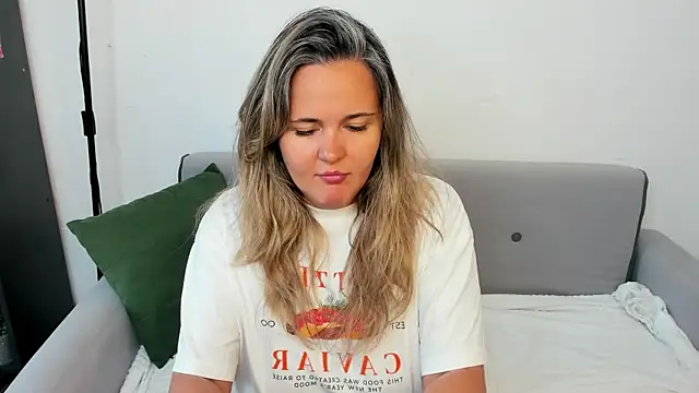LilyBel online show from June 10, 2026, 1:06 am