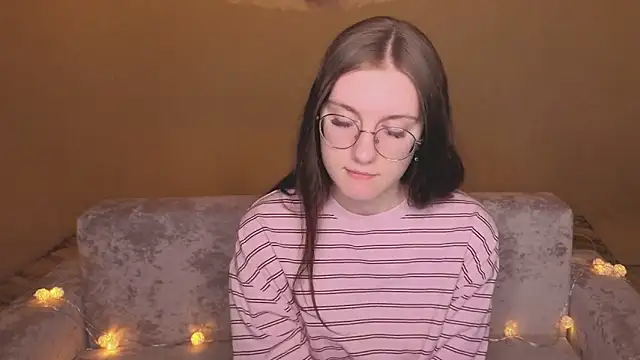 VixenLight online show from March 3, 2026, 2:18 am