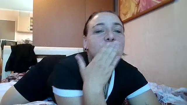 Snapshot of MillaSourety chatting on July 28, 2026, 4:27 pm MillaSourety online show from July 28, 2026, 4:27 pm