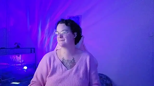 lunatigre4 online show from February 6, 2026, 7:17 pm