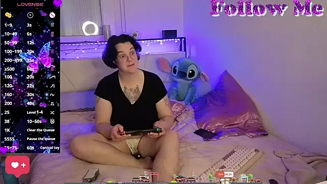 lunatigre4 online show from March 12, 2026, 3:07 pm