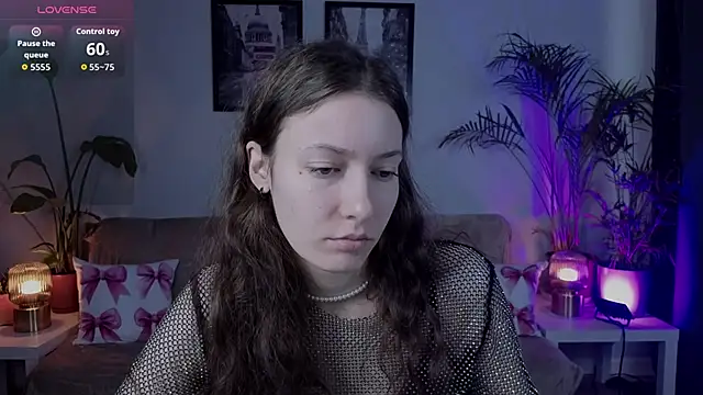 VioletaBloom online show from February 6, 2026, 7:12 am