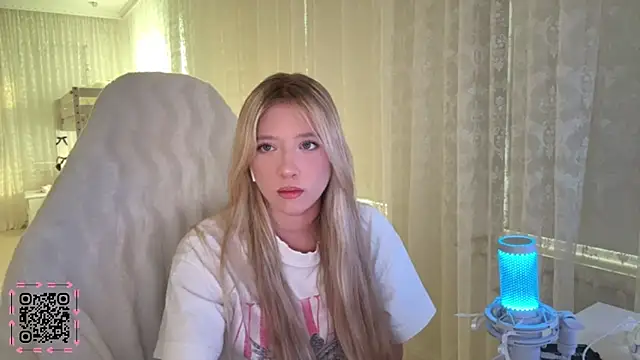 IvyArmbrister online show from March 30, 2026, 3:35 pm