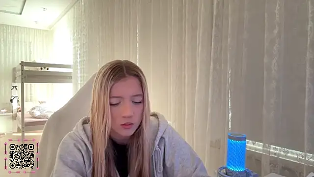 IvyArmbrister online show from April 1, 2026, 3:31 pm