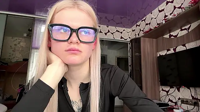 EugeniePostemski online show from February 11, 2026, 11:15 am