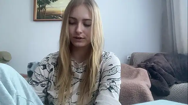 EsmeraldaHornbarger online show from February 6, 2026, 2:20 pm