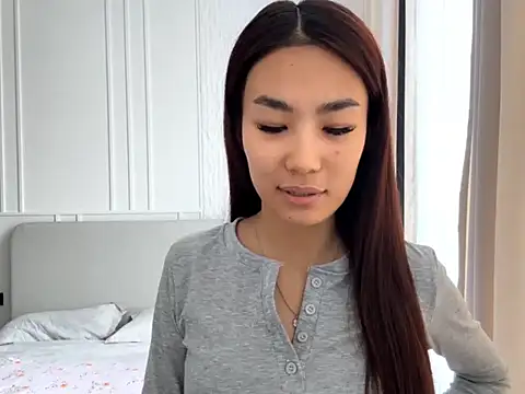 ElenorSaggese online show from February 17, 2026, 6:10 am