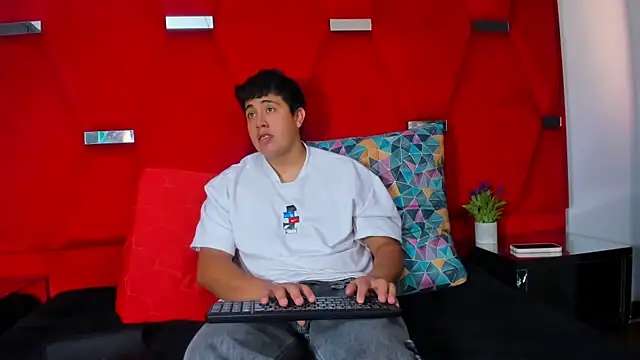 Snapshot of Emma_And_Darling chatting on February 3, 2026, 6:02 pm Emma And Darling online show from February 3, 2026, 6:02 pm