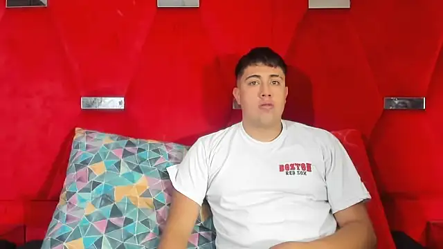 Snapshot of Emma_And_Darling chatting on February 5, 2026, 1:38 pm Emma And Darling online show from February 5, 2026, 1:38 pm