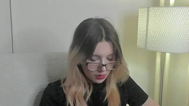 Hinara1 online show from February 3, 2026, 11:43 pm