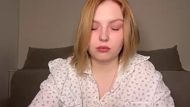 Ophelia Ritz online show from April 27, 2026, 10:19 pm