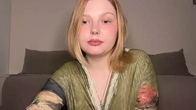 Ophelia Ritz online show from May 13, 2026, 10:27 pm