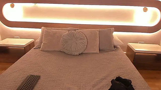 Sienna brunette online show from February 8, 2026, 12:19 pm