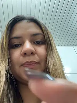 Snapshot of Lu_colombiana chatting on April 9, 2026, 11:43 pm Lu colombiana online show from April 9, 2026, 11:43 pm