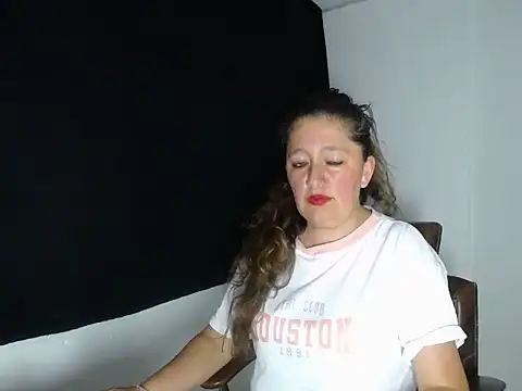 MilfCute sex online show from February 6, 2026, 1:10 am