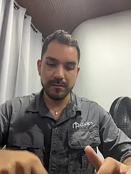 Snapshot of noa_desire chatting on April 1, 2026, 4:35 am noa desire online show from April 1, 2026, 4:35 am