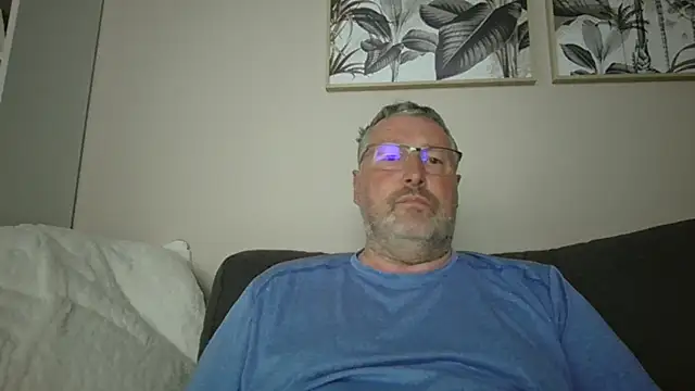 doudou310 online show from May 2, 2026, 4:28 am