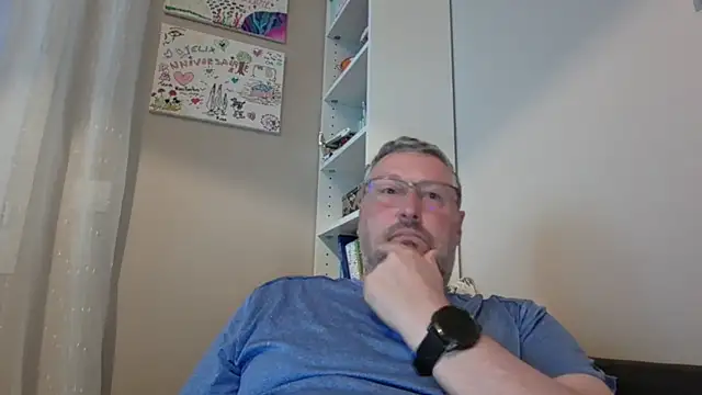 doudou310 online show from May 7, 2026, 4:07 am