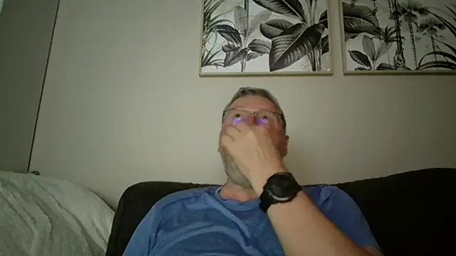 doudou310 online show from May 10, 2026, 4:39 am