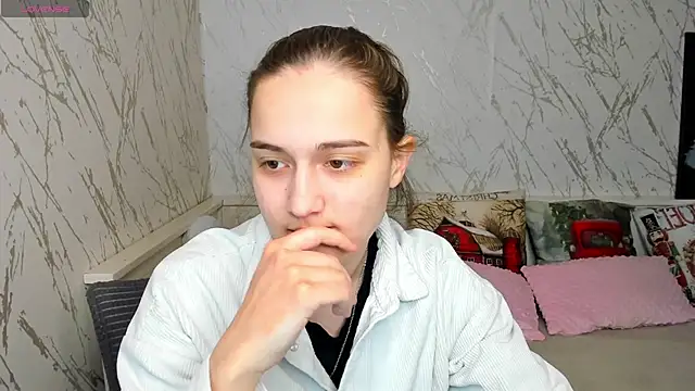 Alisa  Hall online show from February 1, 2026, 6:45 am