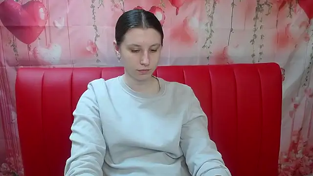 LilianaShine online show from May 5, 2026, 5:04 am